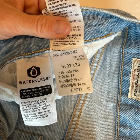 Levi's Classic Light Blue Straight Jeans - Picture 3 of 7